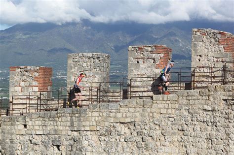 DueRocche che spettacolo il 25 aprile si salirà sulla rocca di Asolo