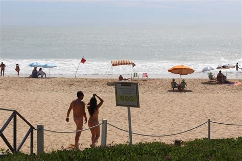 Conheça três destinos preferidos entre naturistas em Santa Catarina