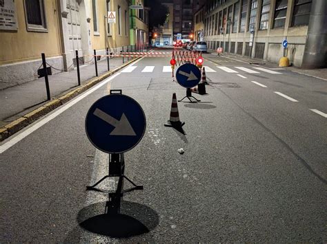 Cede La Strada Transennata Via Manzoni A Saronno Il Saronno