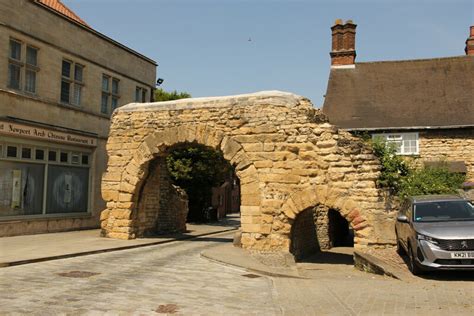 Newport Arch Richard Croft Geograph Britain And Ireland