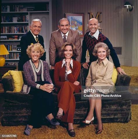 62 The Mary Tyler Moore Show Cast Stock Photos, High-Res Pictures, and ...