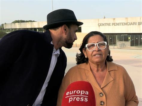 La Madre De Dani Alves Defiende Su Inocencia Tras Encontrarse Con L En