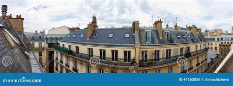 Vista Sobre Os Telhados De Paris Foto De Stock Imagem De Horizonte