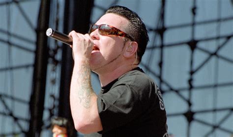 Steve Harwell fundador de Smash Mouth murió a