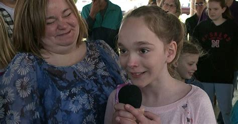 Hundreds Attend Lonely 10 Year Olds Birthday Party After Moms