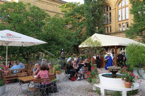 BAR JEDER VERNUNFT Über uns Shows Theater Bar jeder