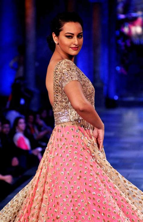 sonakshi sinha  stunning ramp walk   bollywoods style diva
