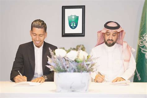 Roberto Firmino é anunciado pelo Al Ahli da Arábia Saudita