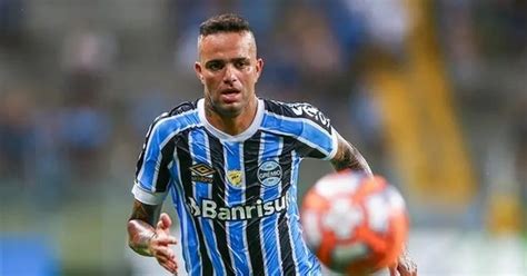 Reforço no ataque Vitória anuncia Luan ex Grêmio para a temporada