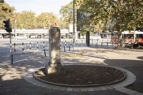 Vandalizam u centru Beograda Spomenik posvećen Merlinki uništen samo