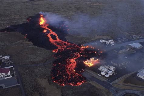 Iceland Volcano Erupts Again Molten Rocks Spew From Fissures Inquirer News