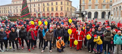 Oltre Persone Alla Camminata Di Babbo Natale Live It Live It