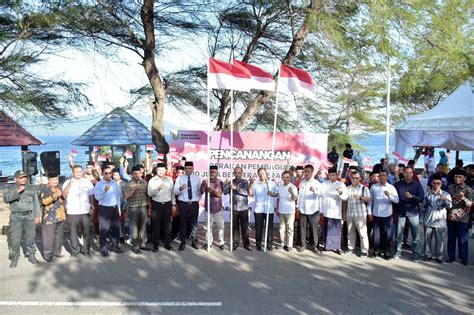 Pemko Sabang Sukseskan Gerakan Pembagian Juta Bendera Merah Putih