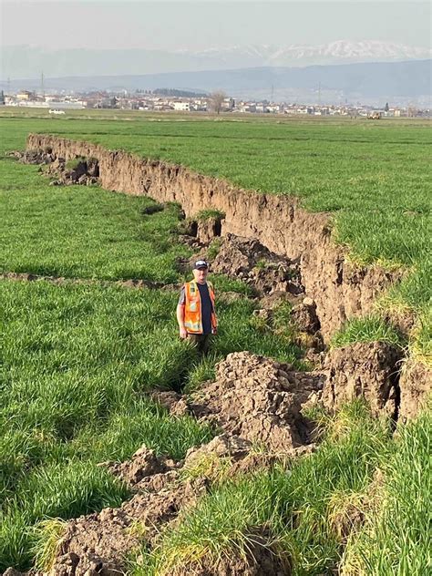 Koray Ateş Ph D on Twitter Yer Gaziantep Yer kabuğu resmen havaya