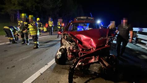 Beifahrer Stirbt Bei Horror Crash Auf Der A2 Oe24 At