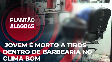 JOVEM É MORTO A TIROS DENTRO DE BARBEARIA NO CLIMA BOM YouTube