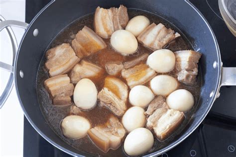 Thit Kho Vietnamese Braised Pork Belly And Eggs In Coconut Water