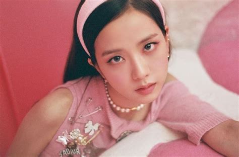 Blackpinks Jisoo Is Gorgeous In Pink And Pearls Kpophit Kpophit