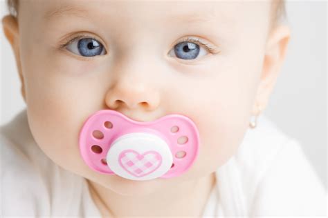 Pediatricians Recommend Using Pacifiers with Baby from Birth - Healthy ...