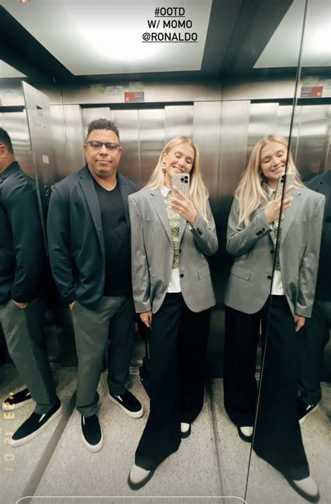 Celina Locks coordena visual com Ronaldo: 'Look com dia com Momo'