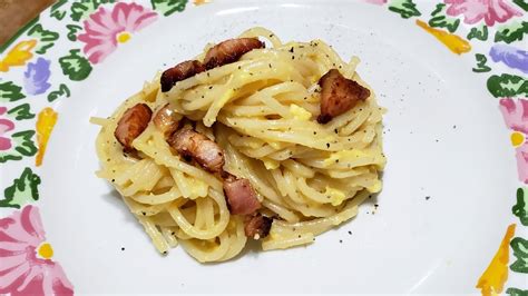 Macarrão à Carbonara Aprenda a Fazer essa Delícia Clássica da