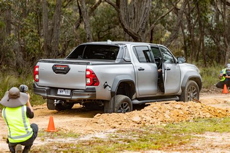 2023 Ford Ranger Wildtrak V6 V Toyota HiLux Rogue Comparison News7g