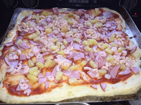 Hawaiian Luau Pizza Canadian Bacon And Pineapple A Surprise