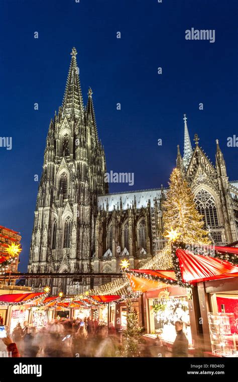 Christmas market and Cologne Cathedral, Cologne, Germany Stock Photo ...