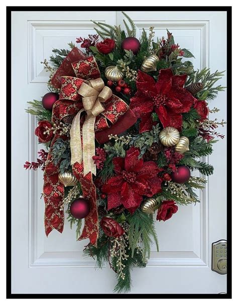 25 Unique Christmas Wreath Decors On The Door In 2020 Christmas Wreaths