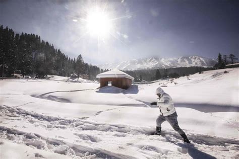 Gulmarg Records Minus 13 5C As Minimum Temperature Falls In Kashmir