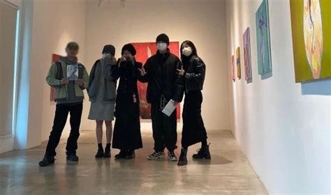 HyunA and Dawn visited an exhibition together and held hands amid ...