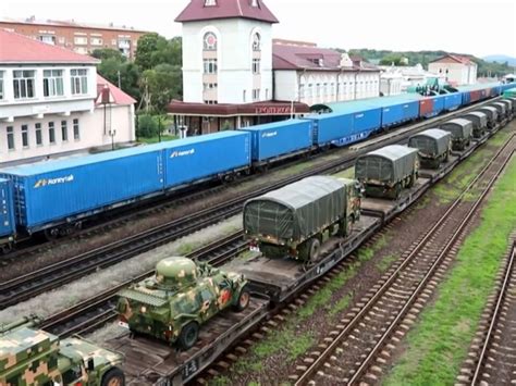 Russland beginnt großes Militärmanöver SN at