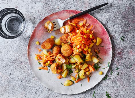 Zalmnuggets Met Aardappelpartjes En Wortelsalade Recept Allerhande