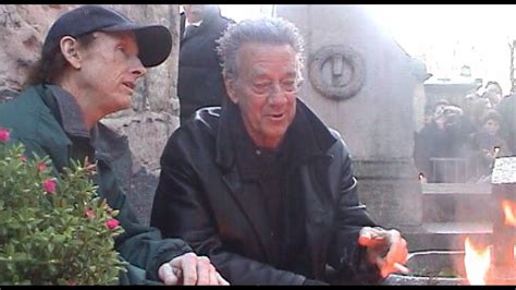 Robby Krieger Ray Manzarek Visit Jim Morrison S Grave In Pere