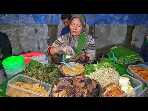 JUALAN NASI PECEL Di PINTU STASIUN MADIUN NASI PECEL LEGEND Di MADIUN