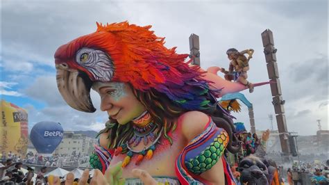 As Se Ven Las Imponentes Carrozas En El Carnaval De Negros Y Blancos