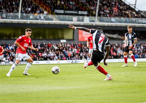 Grimsby Town Crawley Town In Pictures As Late Strike Sinks Mariners