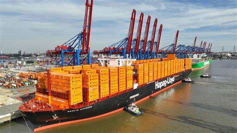 Hapag Celebrates Introduction Of Its First Ultra Large LNG Fueled Boxship