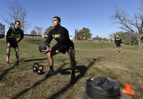 One Soldiers Passion For Fitness Helps Trainees Boost Acft Scores