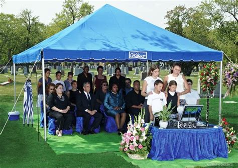 Graveside Services with Cremated Remains Present