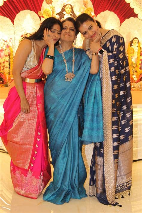 Durga Puja 2021 Kajol Mom Tanuja And Sister Tanishaa Mukerji Seek