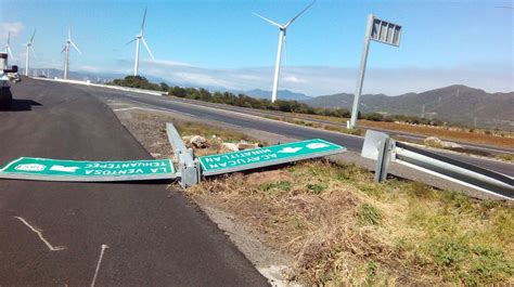 Vientos provocan volcadura de tráiler en La Ventosa Oaxaca N