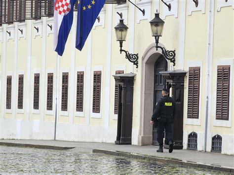 Galerija Interventna Policija Pred Banskim Dvorima Str Ve Ernji Hr