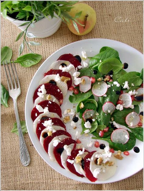 CARPACCIO DE BETTERAVE POIRE AU CHEVRE FRAIS EPINARDS RADIS ET NOIX