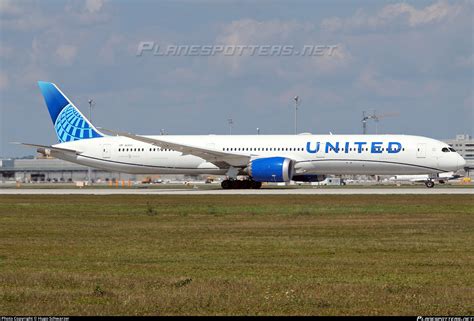 N United Airlines Boeing Dreamliner Photo By Hugo Schwarzer