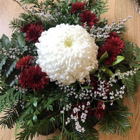 Pin by Grażyna Wojnar on stroiki Flower arrangements diy Christmas