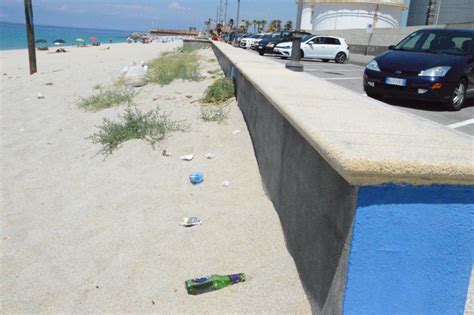 Discariche Vista Mare Viaggio Fra Le Spiagge Calabresi Il Degrado Da