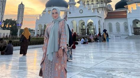 Kerudung Yang Dikenakan Jadi Sorotan Intip 7 Potret Krisdayanti