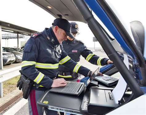 Controlli velocità Forlì, sfreccia ai 125 orari sulla Ss67: patente