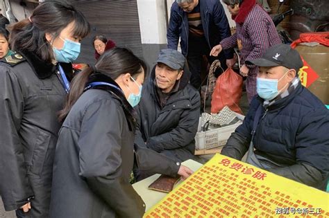 宜宾市翠屏区开展打击非法行医突击行动宣传群众新街社区